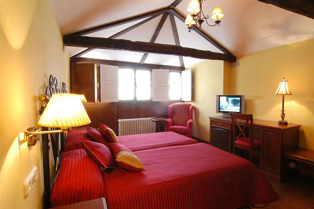Hostal Santo Grial Santiago de Compostela Exterior foto